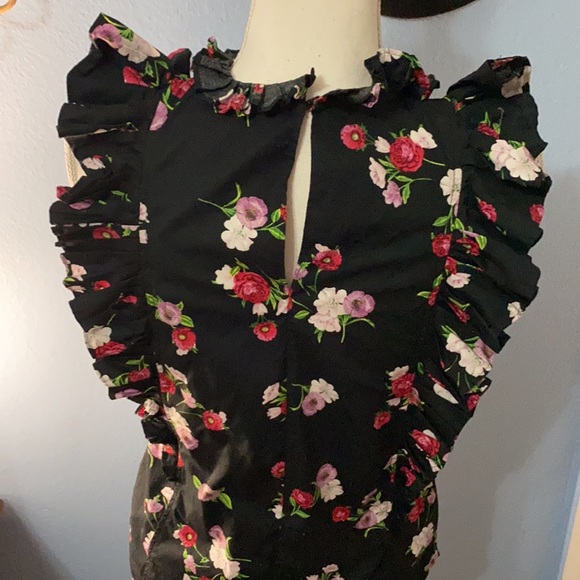 EXPRESS Black Ruffle Sleeveless Top - Floral Size Small - Picture 3 of 9